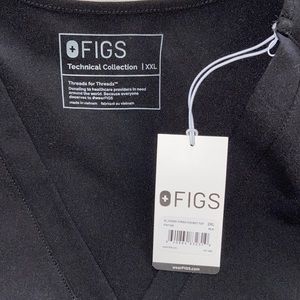 Figs 2 pocket black scrub top